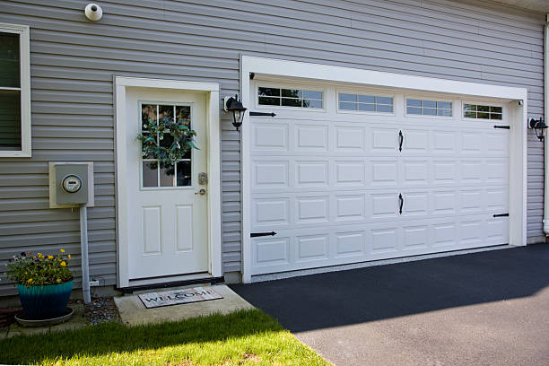 24/7 Emergency Garage Door Panel Replacement experts in Greenville, RI